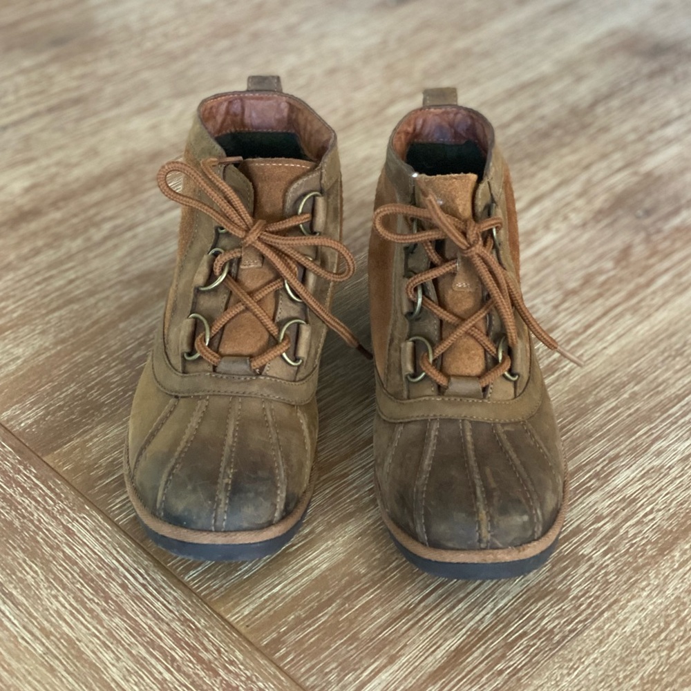 Ugg Women’s Heather Leather Suede Waterproof Boots Size 9